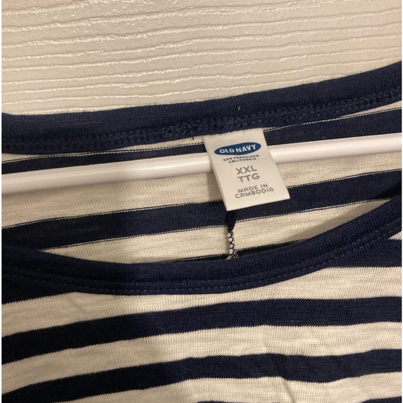 ⭐️⭐️ Old Navy striped coverup tee - Picture 3 of 3